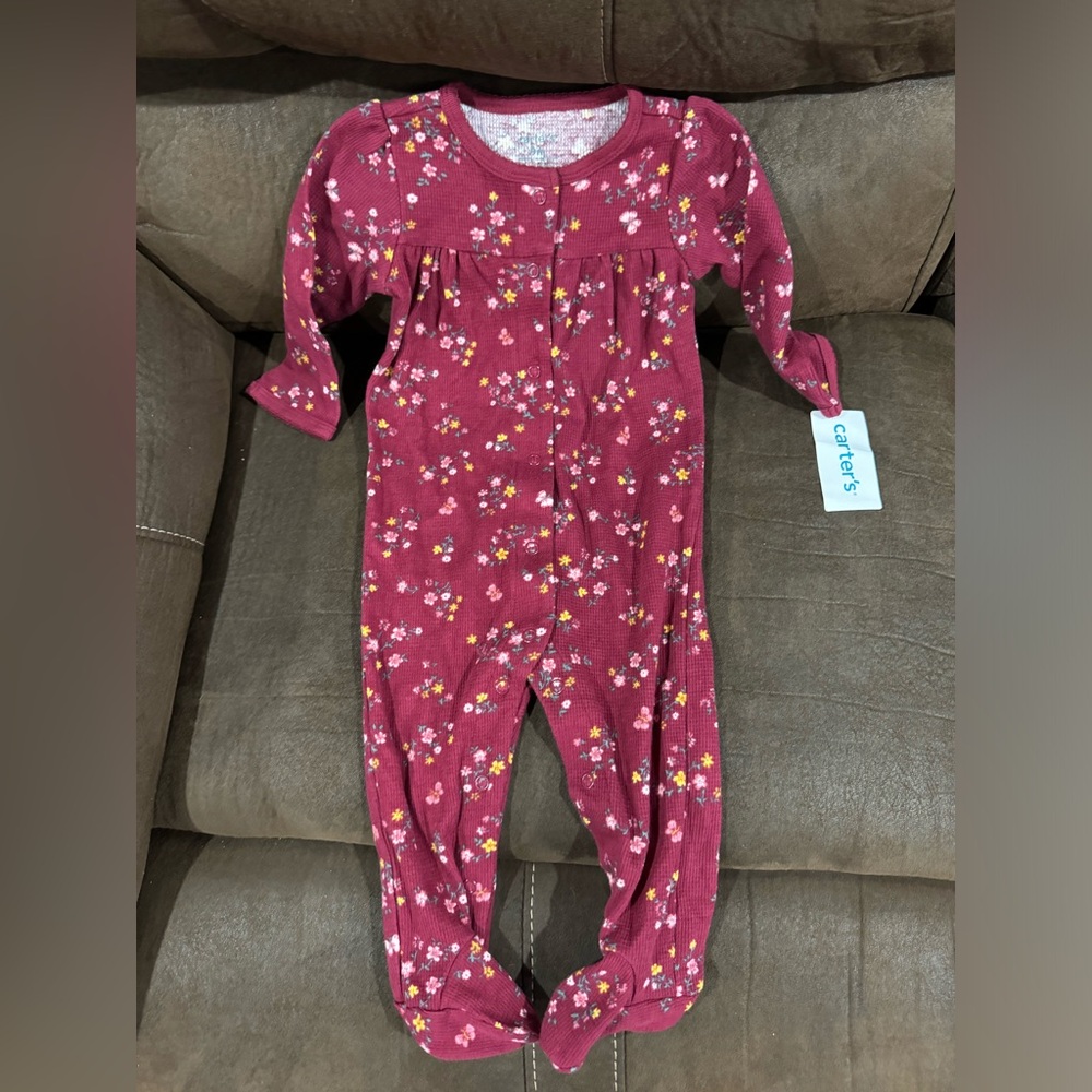 Carter’s girls 9 month outfit, new with tags.